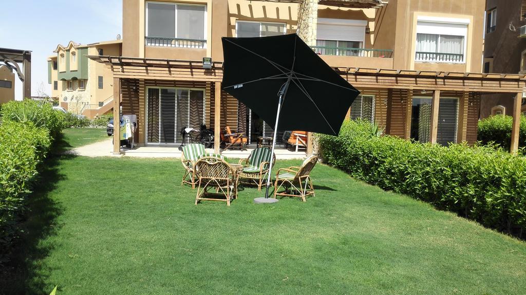 Three-Bedroom Garden Chalet At Marina Wadi Degla For Families Ain Sukhna Chambre photo